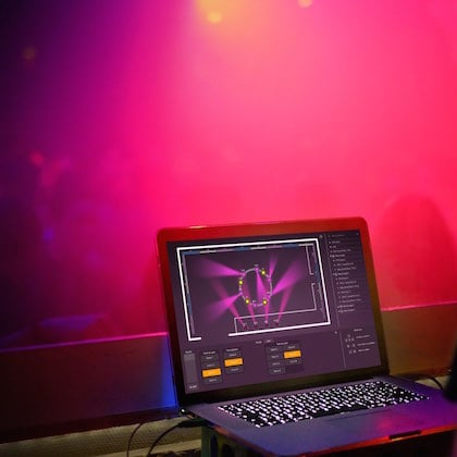 Programa de iluminação no notebook durante o show