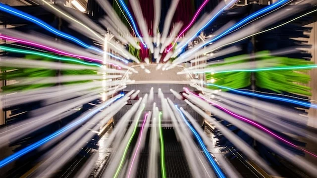 5 Efeitos Visuais Irresistíveis com Moving Beams 100W para Eventos