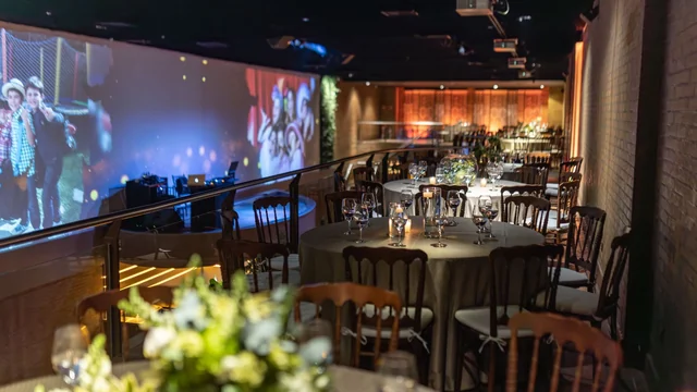 Iluminação e Emoção: Como Criar Experiências Inesquecíveis em Eventos e Apresentações ao Vivo
