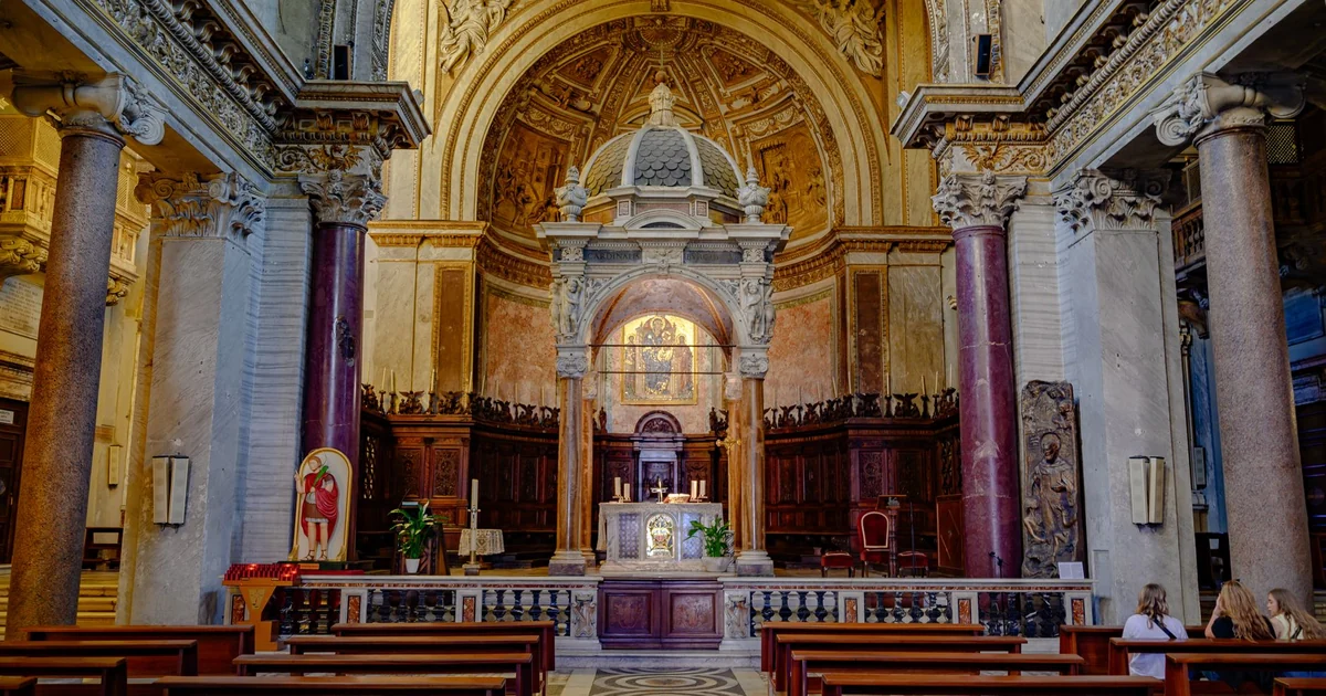 Guia Completo de Iluminação para Igrejas: Do Altar à Nave