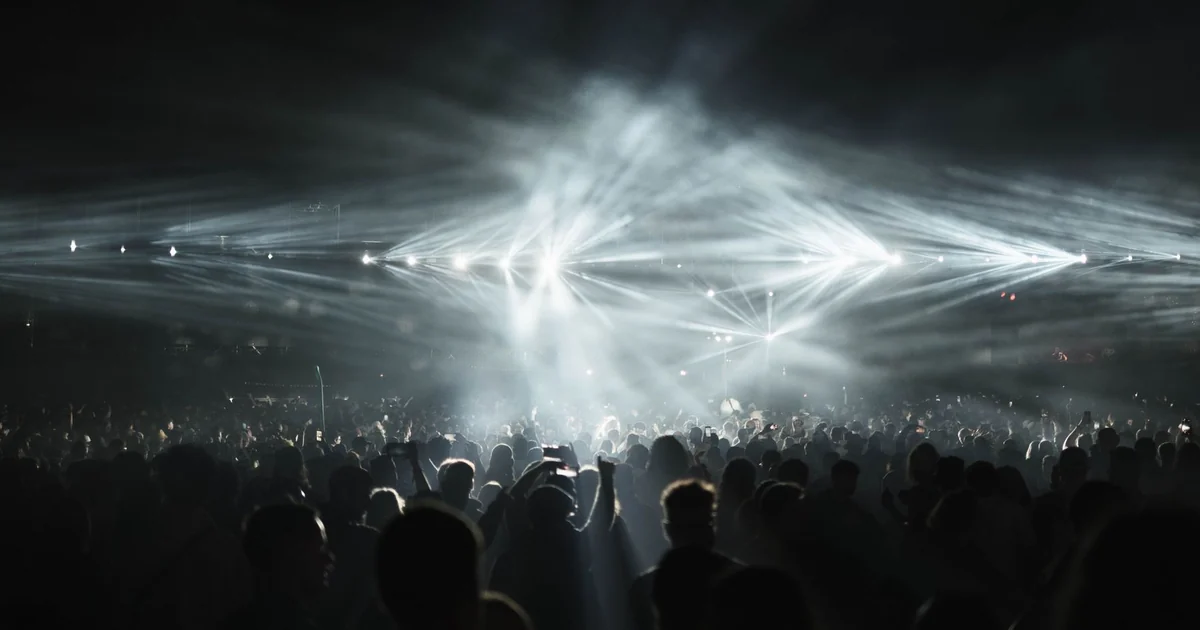 Como a Iluminação Interativa Revoluciona Festivais de Música em 2024