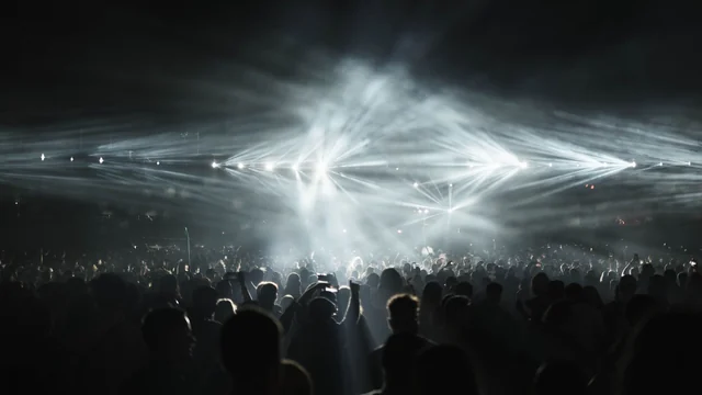 Como a Iluminação Interativa Revoluciona Festivais de Música em 2024