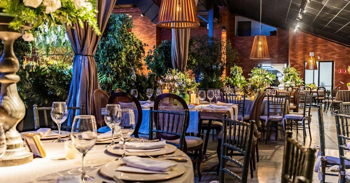 Iluminação Retro: Dicas para Usar Estilos Vintage em Eventos no Brasil