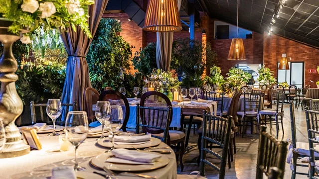 Iluminação Retro: Dicas para Usar Estilos Vintage em Eventos no Brasil